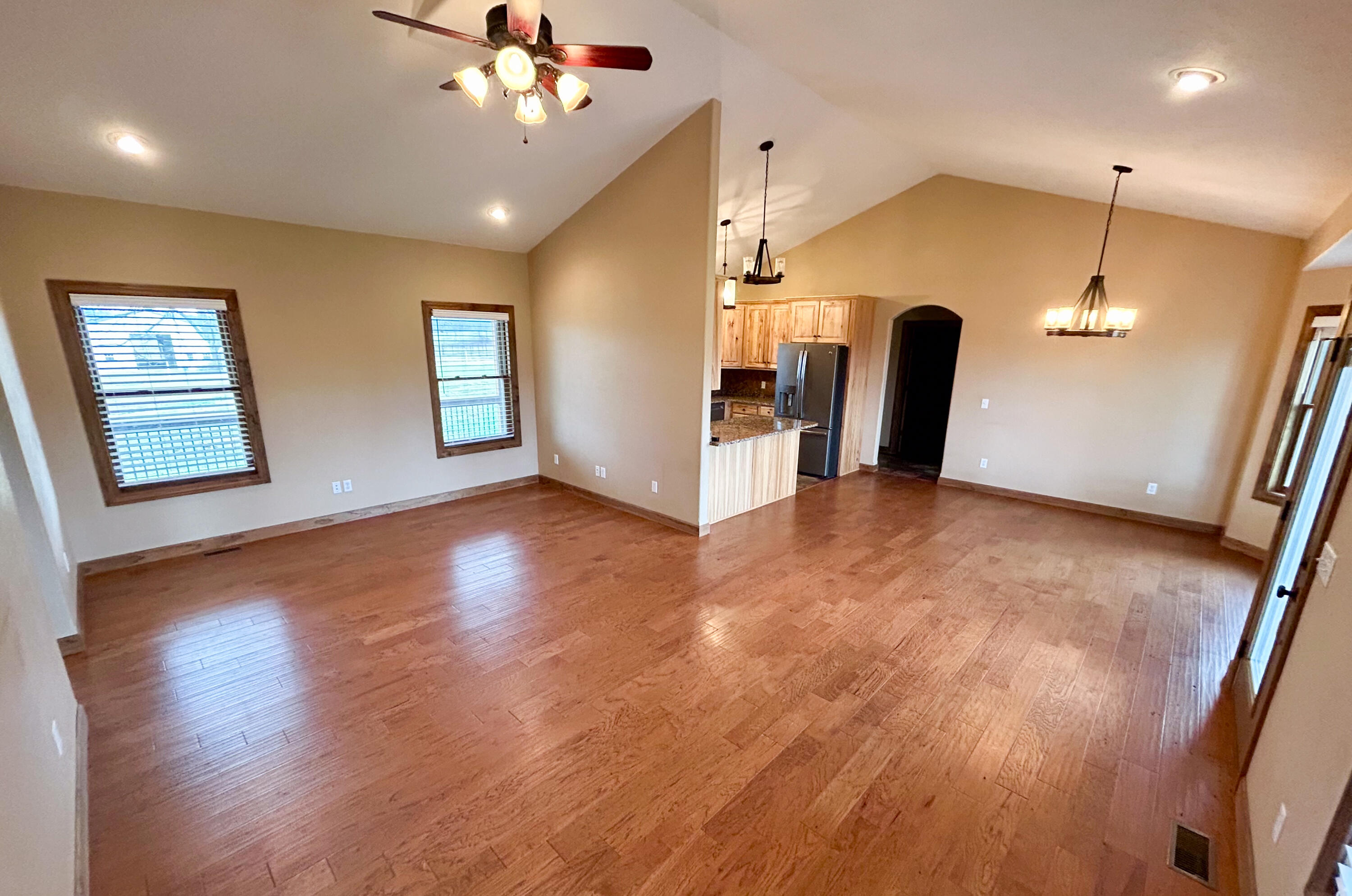 12153 Y Property Photo 7