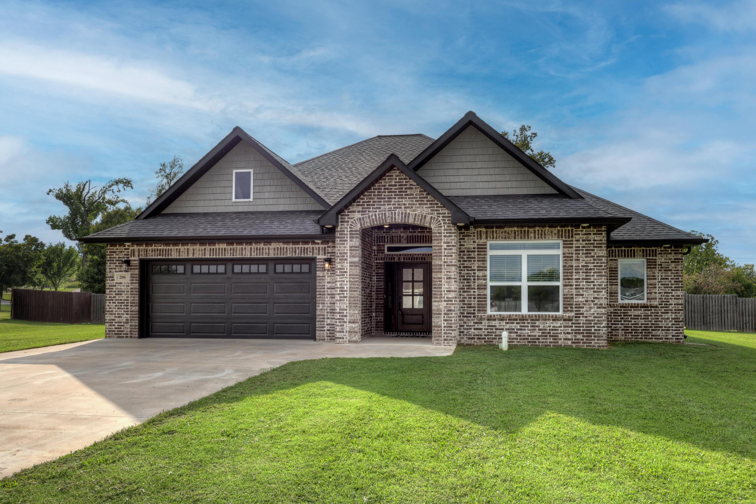 206 Amber Brush Lane Property Photo 2