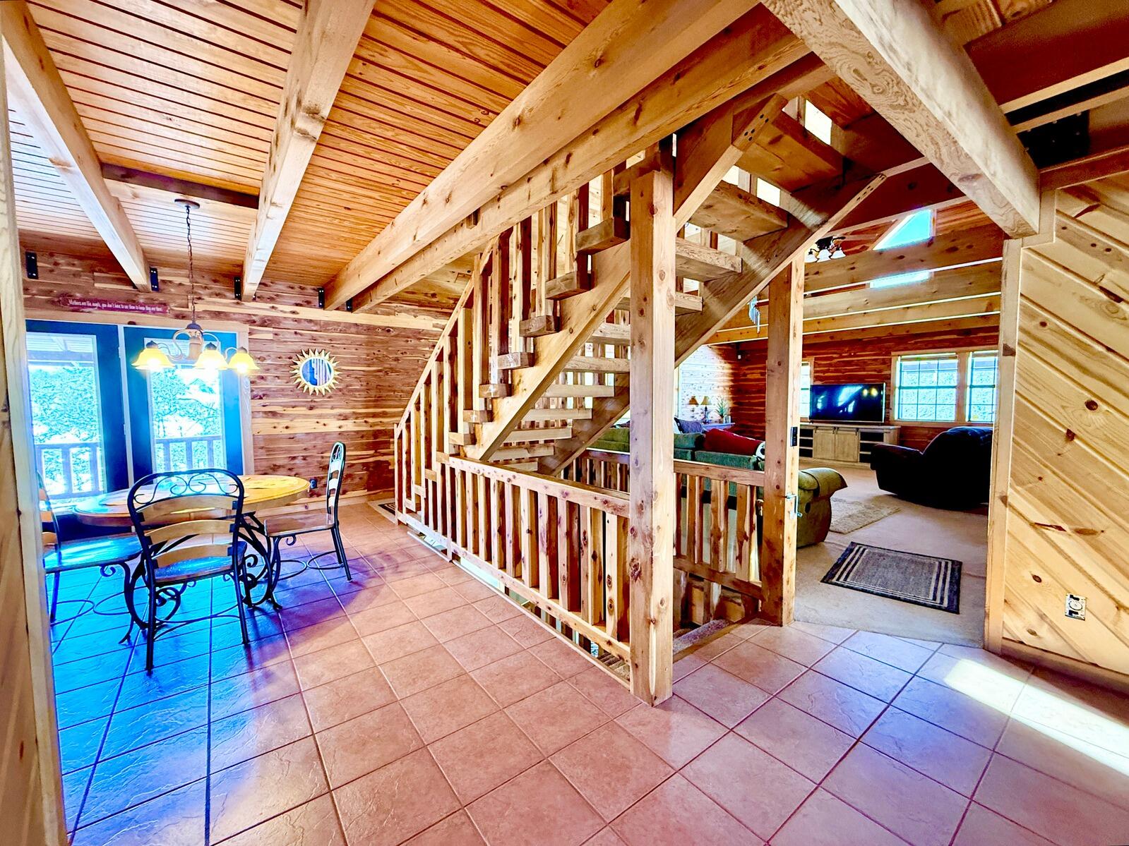 300 Round Up Lane Property Photo 6