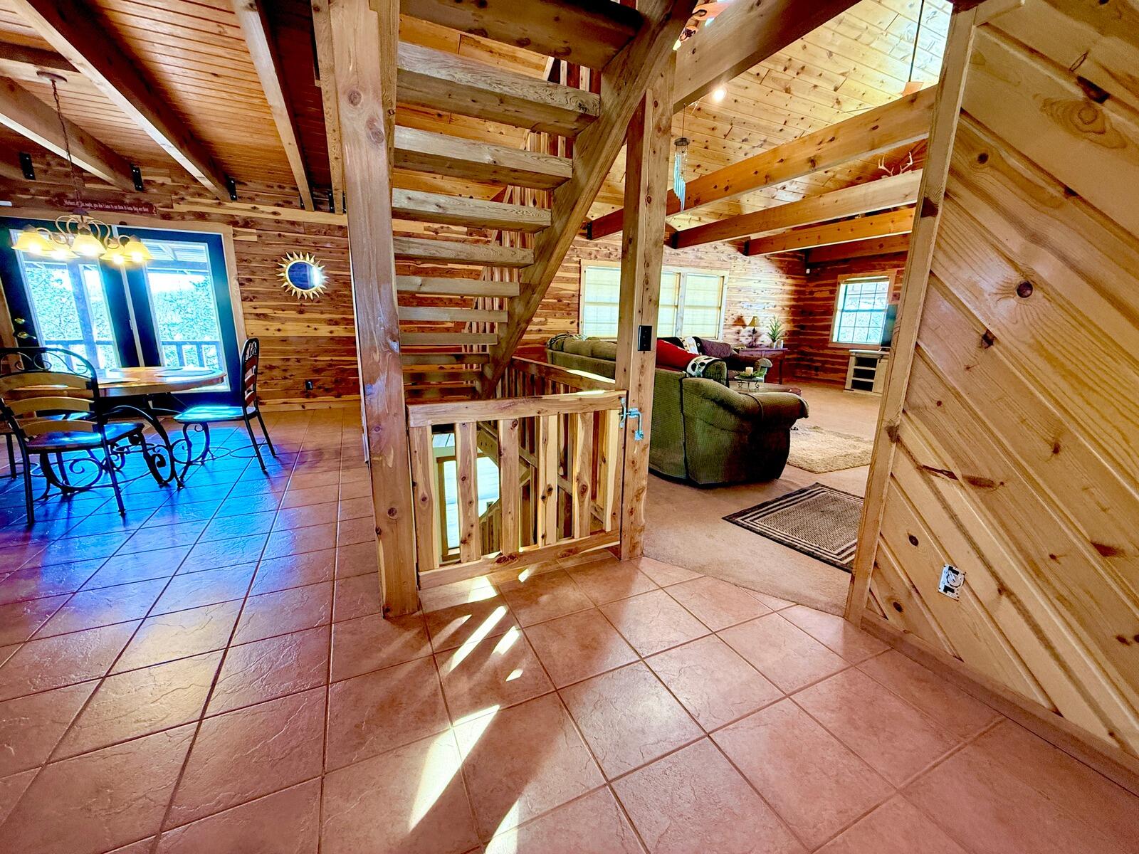 300 Round Up Lane Property Photo 7