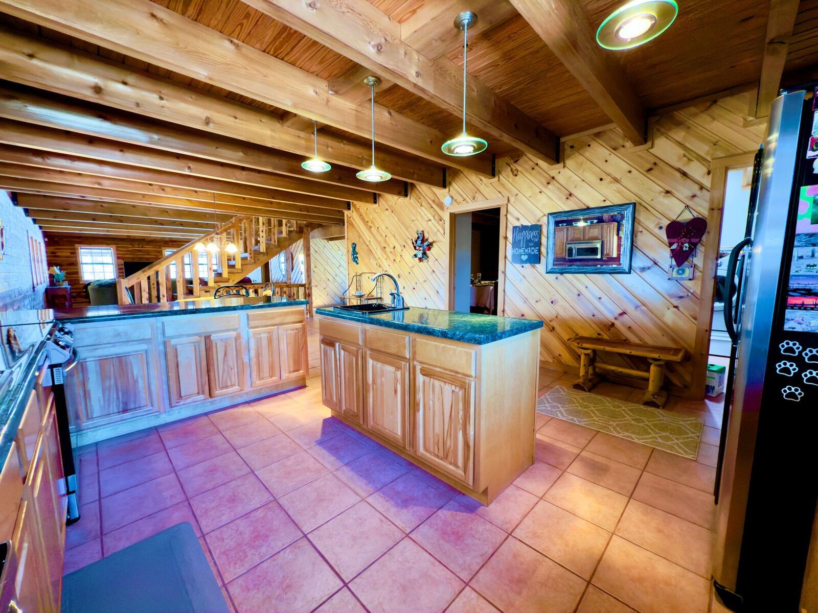 300 Round Up Lane Property Photo 11