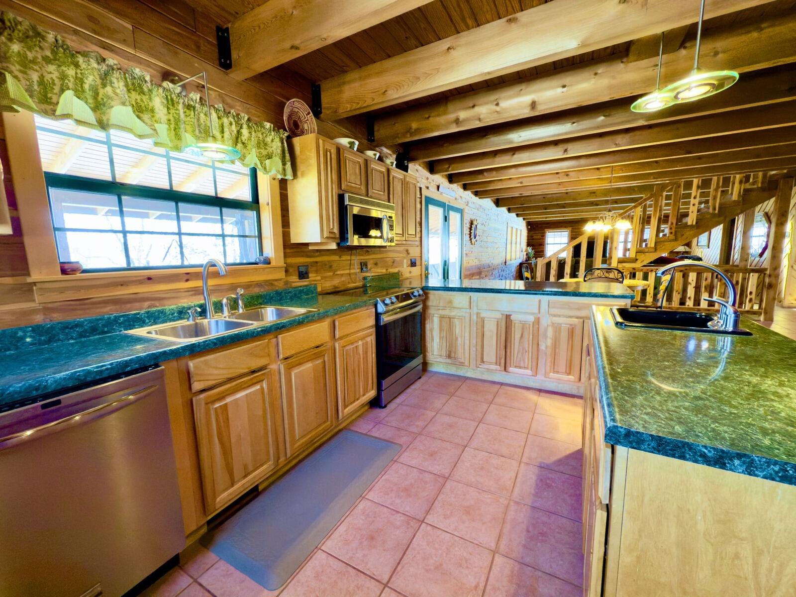 300 Round Up Lane Property Photo 12