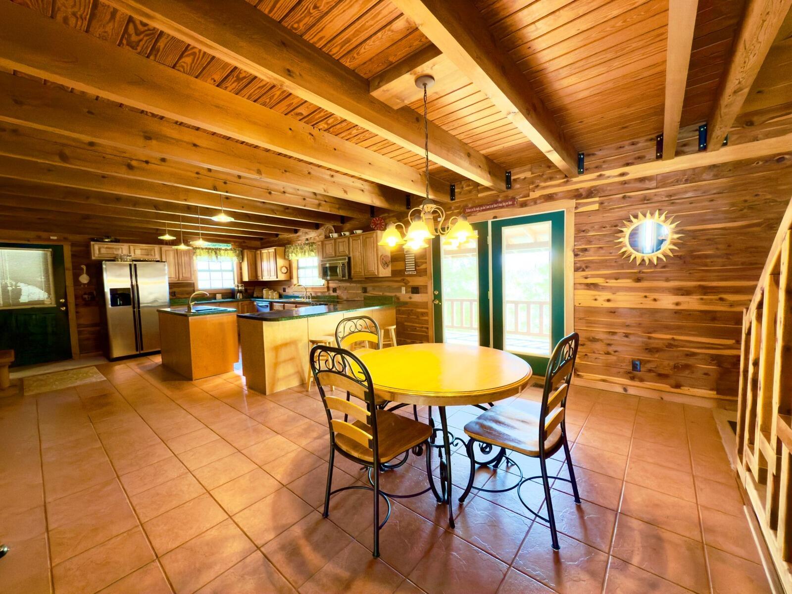300 Round Up Lane Property Photo 14