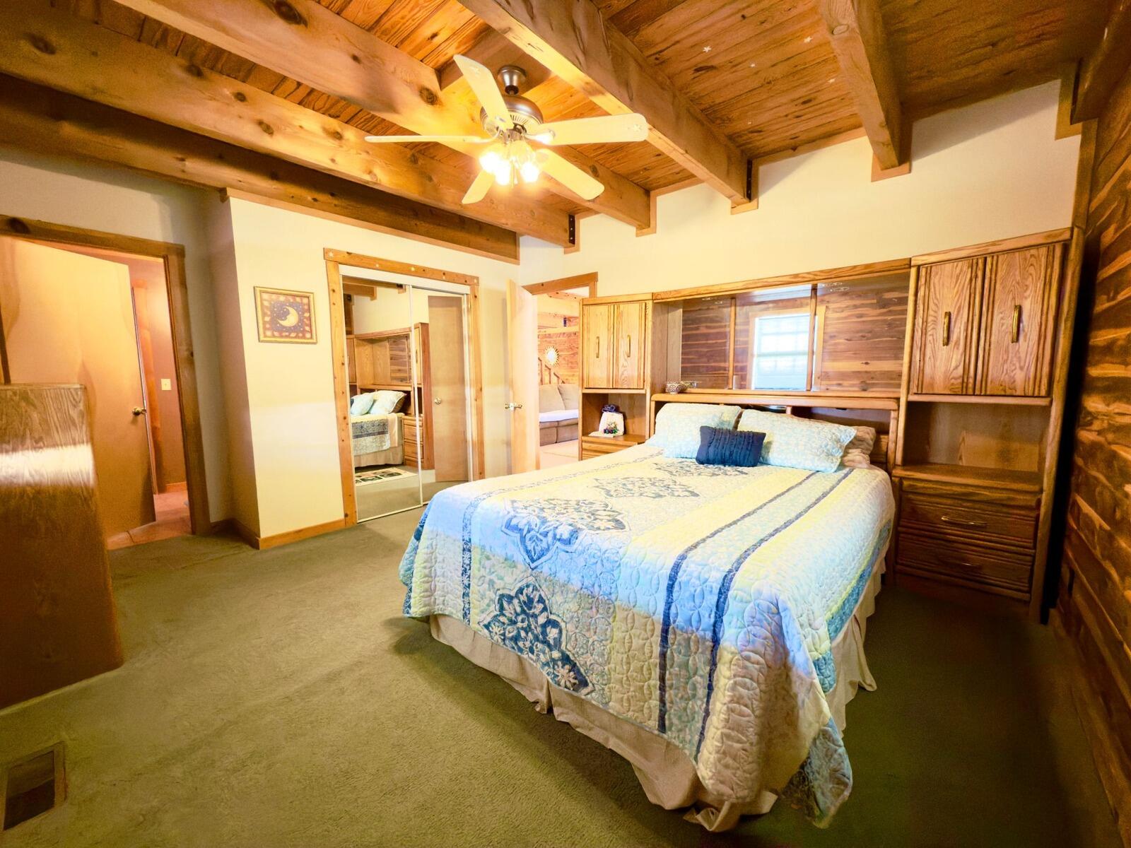 300 Round Up Lane Property Photo 23