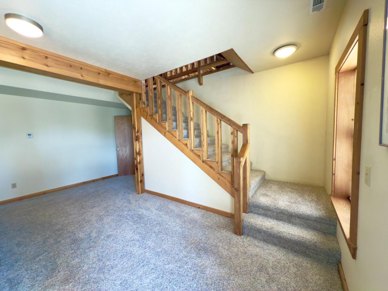 300 Round Up Lane Property Photo 33