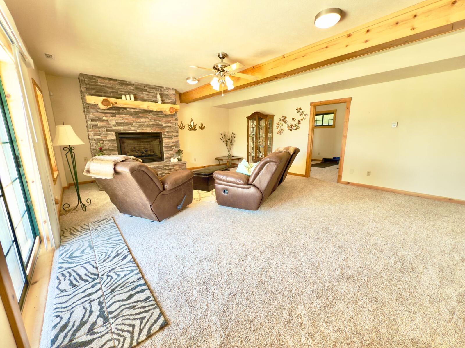 300 Round Up Lane Property Photo 34