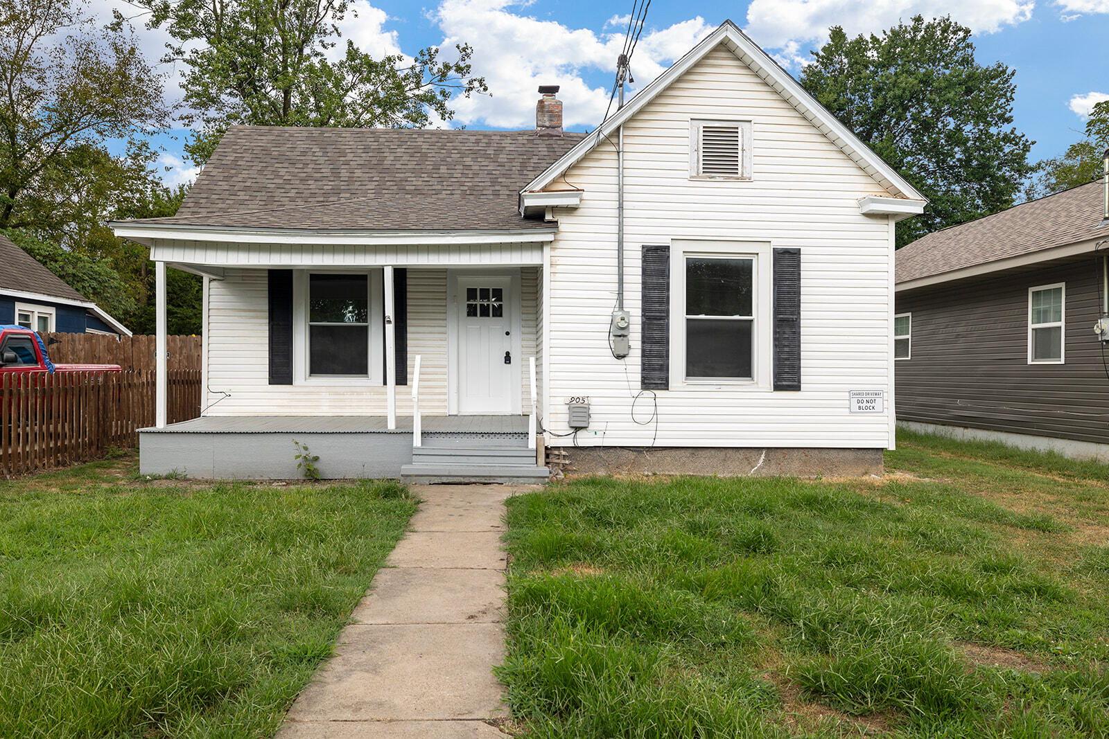 905 North Eagle Avenue Property Photo 1