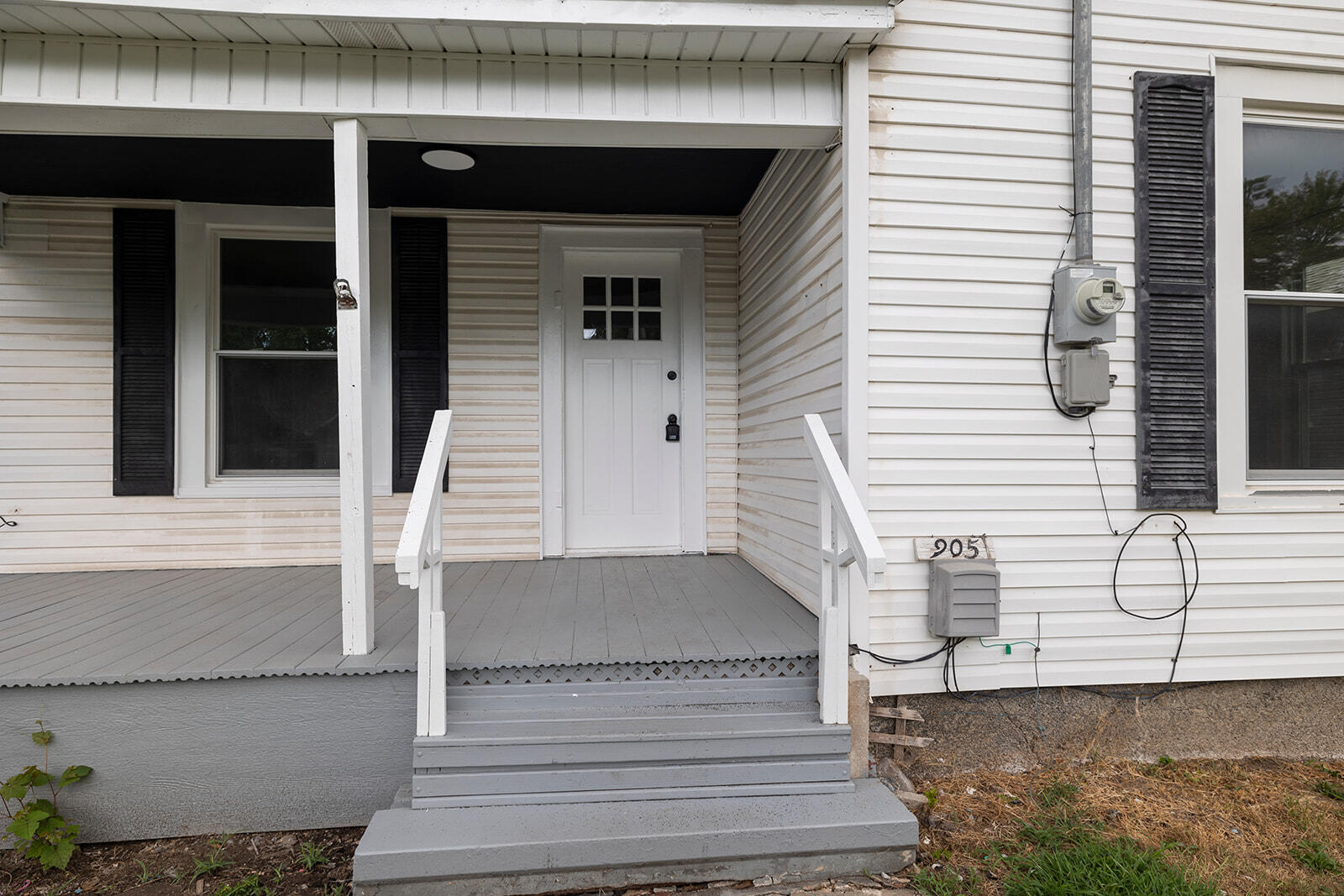 905 North Eagle Avenue Property Photo 2