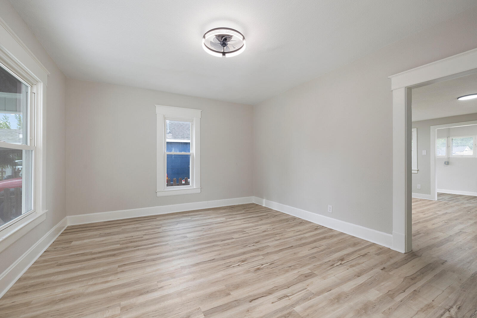 905 North Eagle Avenue Property Photo 4