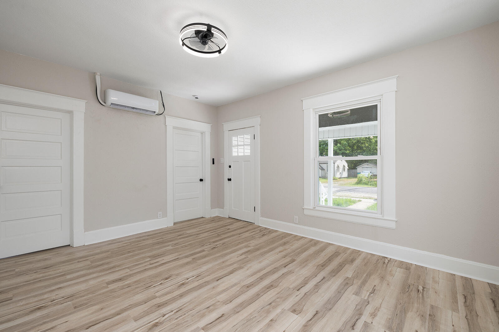 905 North Eagle Avenue Property Photo 5