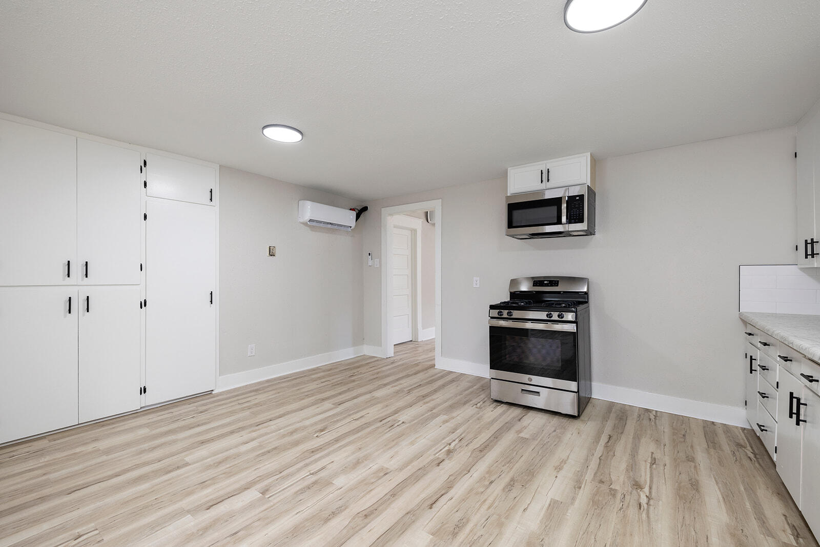 905 North Eagle Avenue Property Photo 6