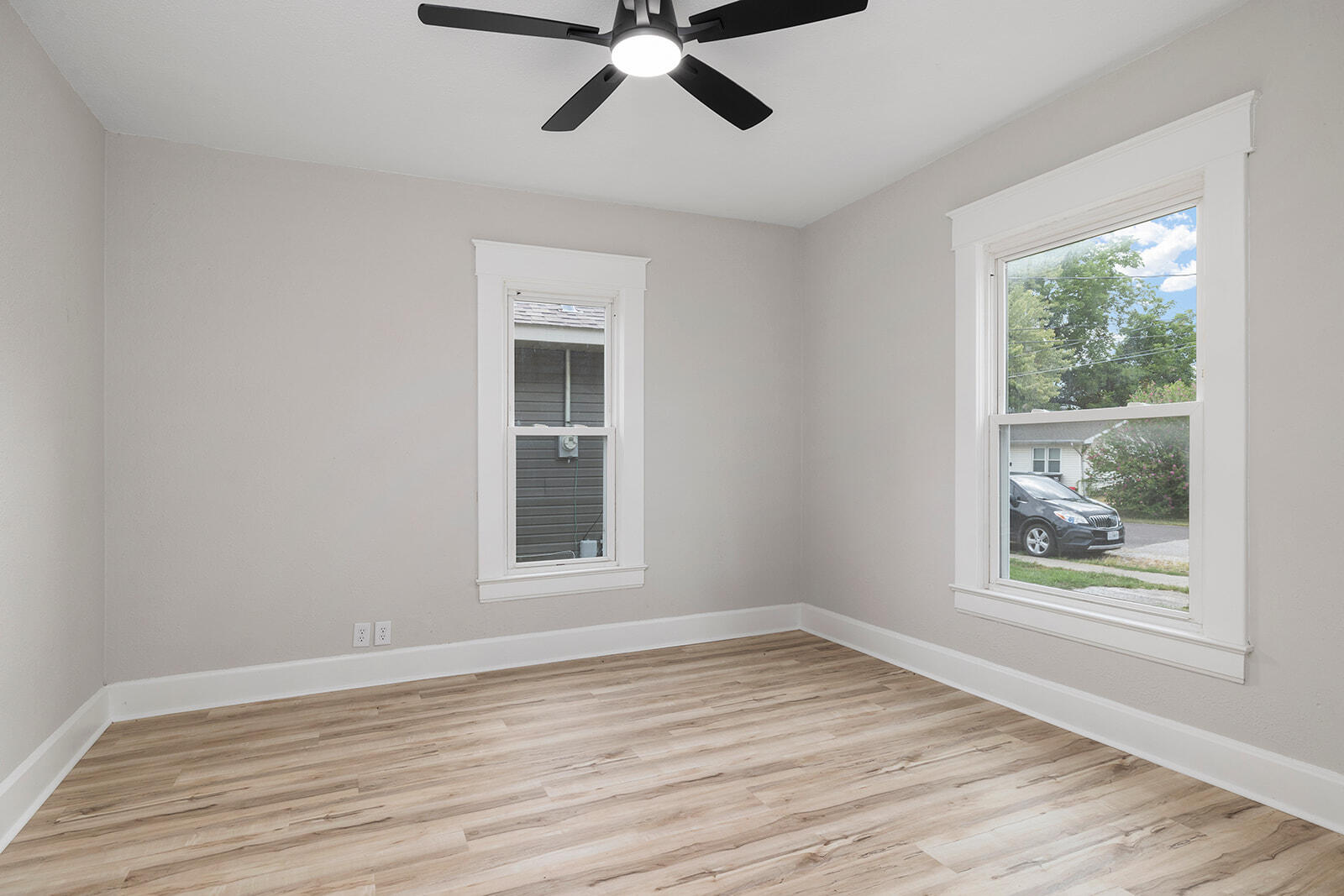 905 North Eagle Avenue Property Photo 8