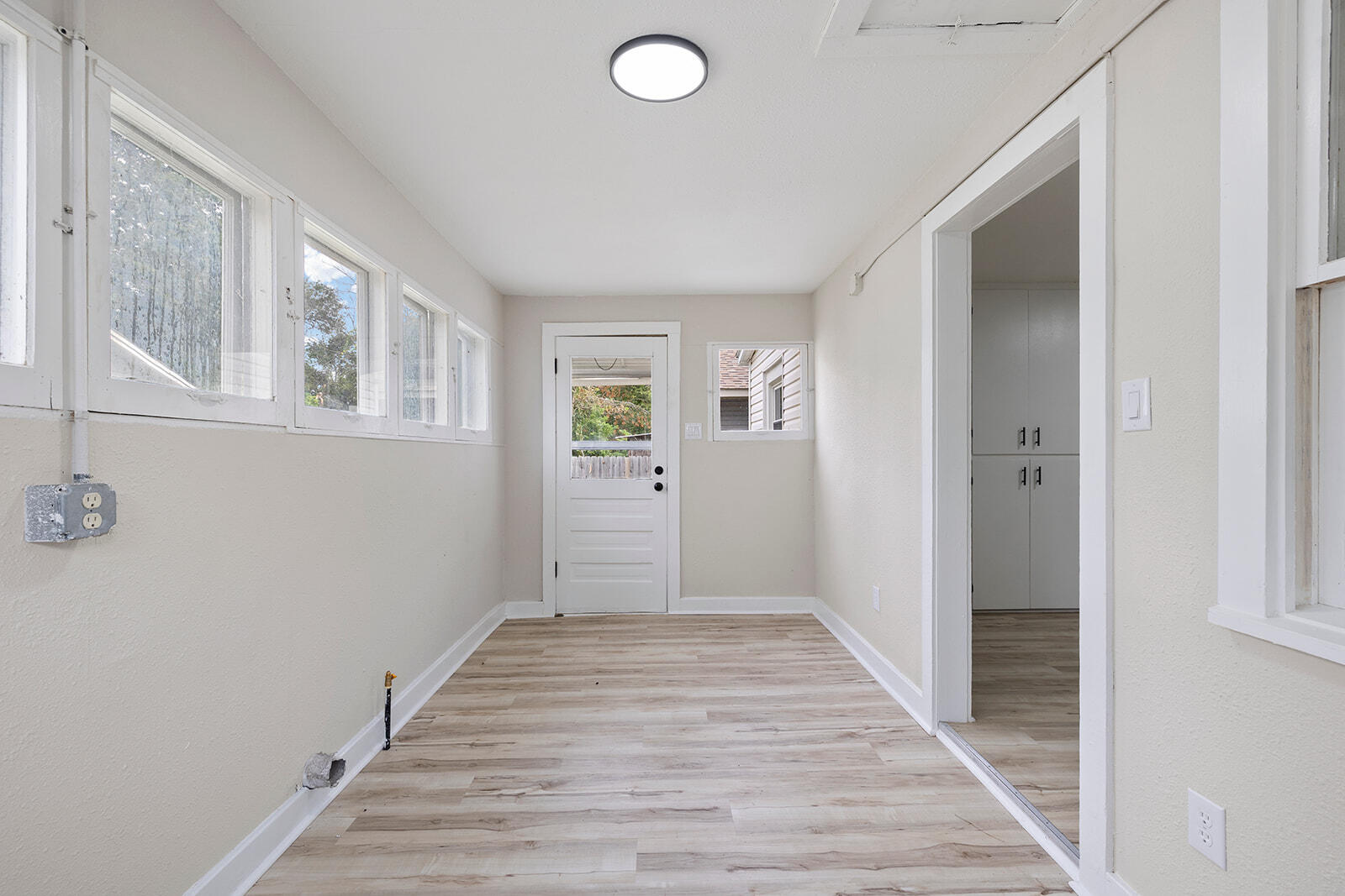 905 North Eagle Avenue Property Photo 10