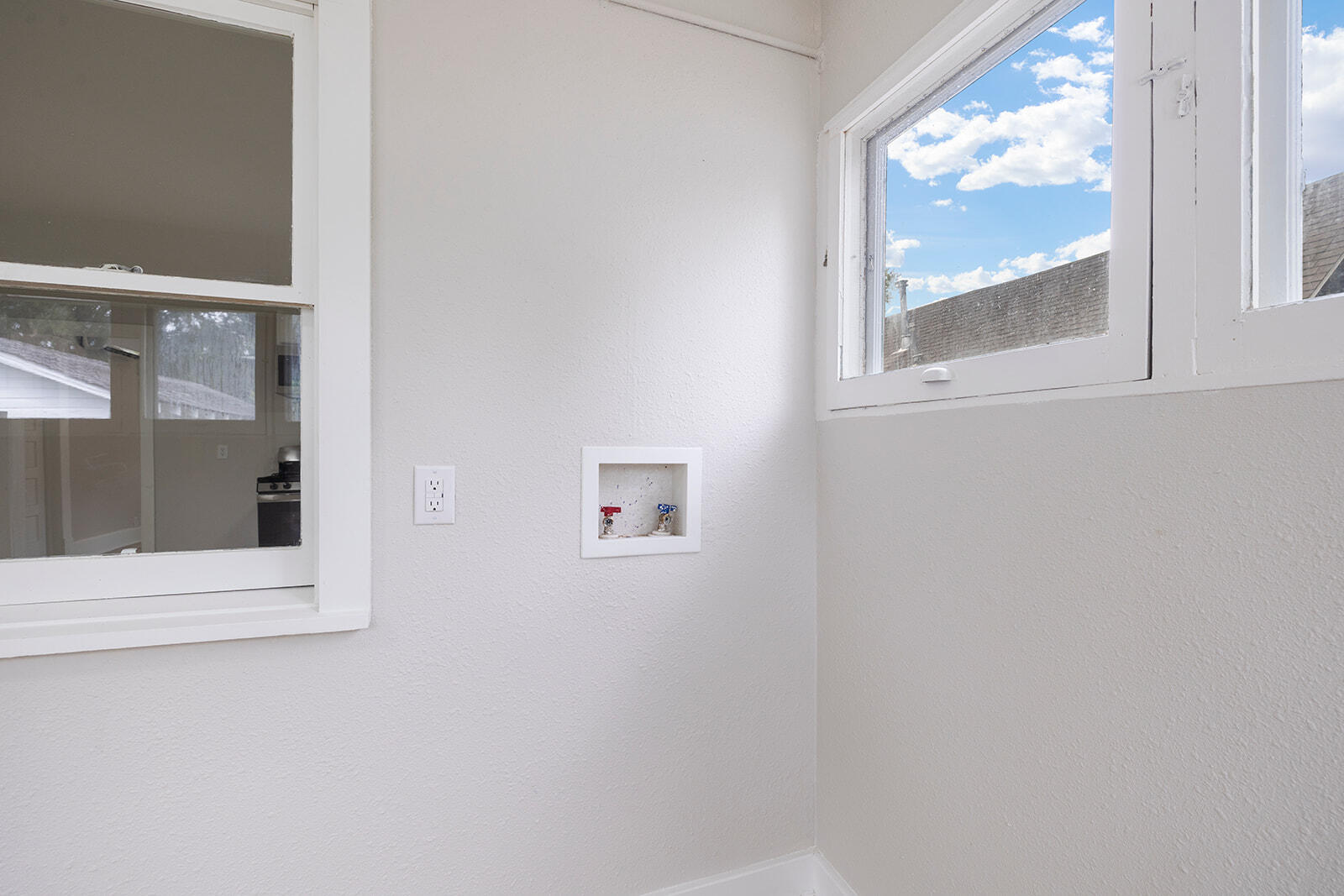 905 North Eagle Avenue Property Photo 11