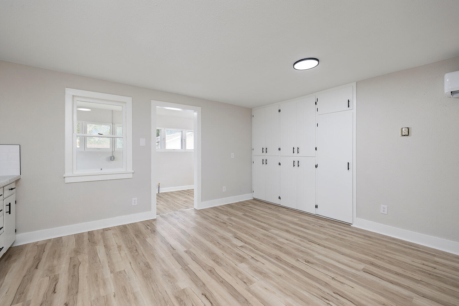 905 North Eagle Avenue Property Photo 13