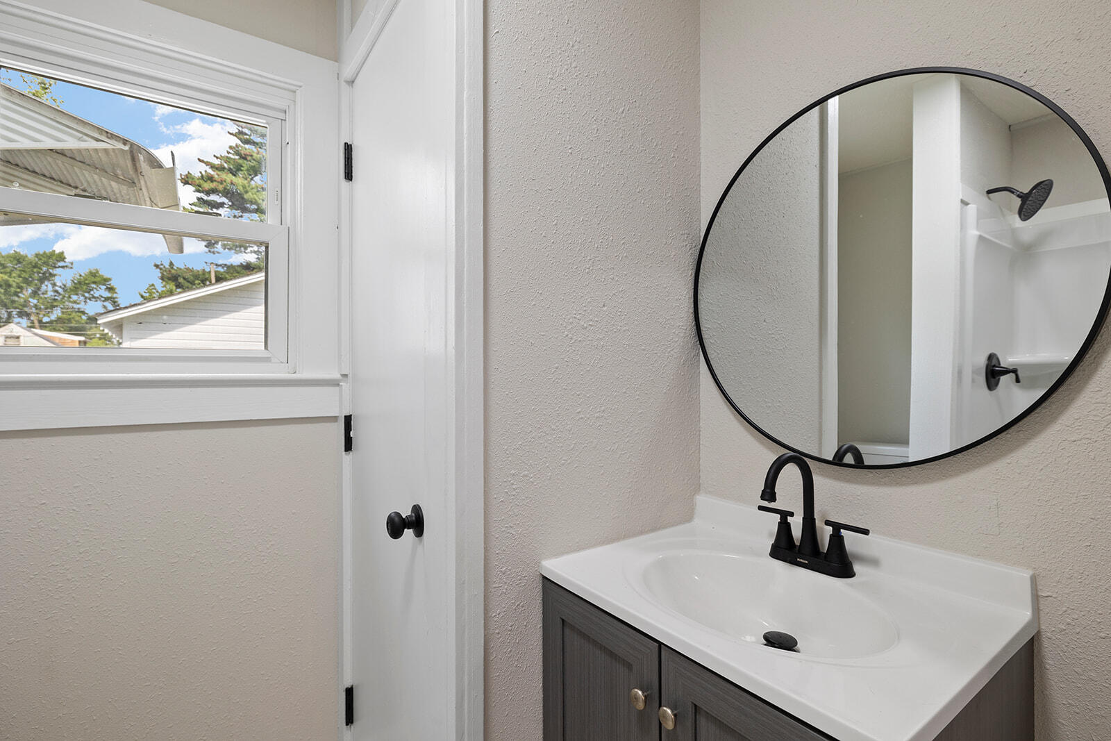 905 North Eagle Avenue Property Photo 14