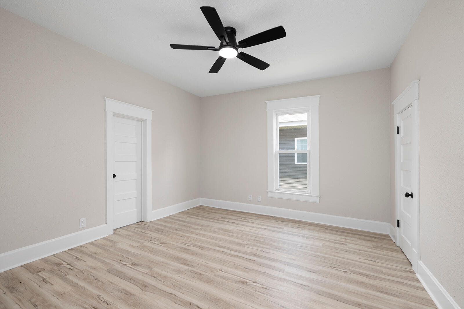 905 North Eagle Avenue Property Photo 16