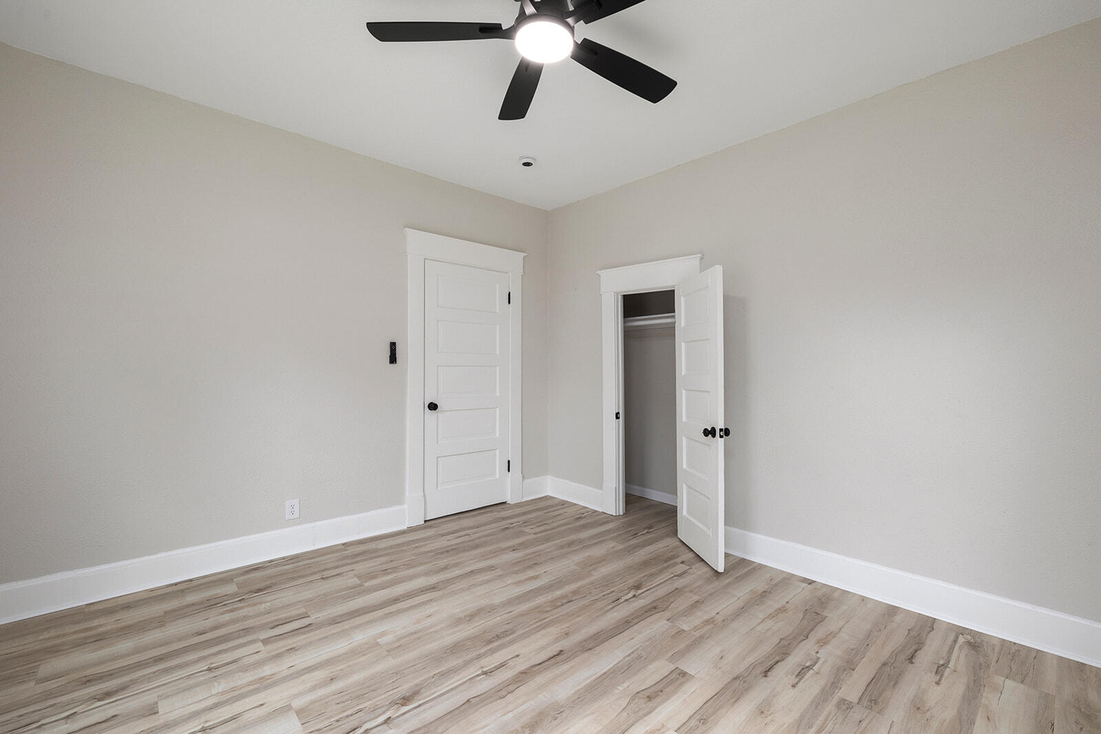 905 North Eagle Avenue Property Photo 17