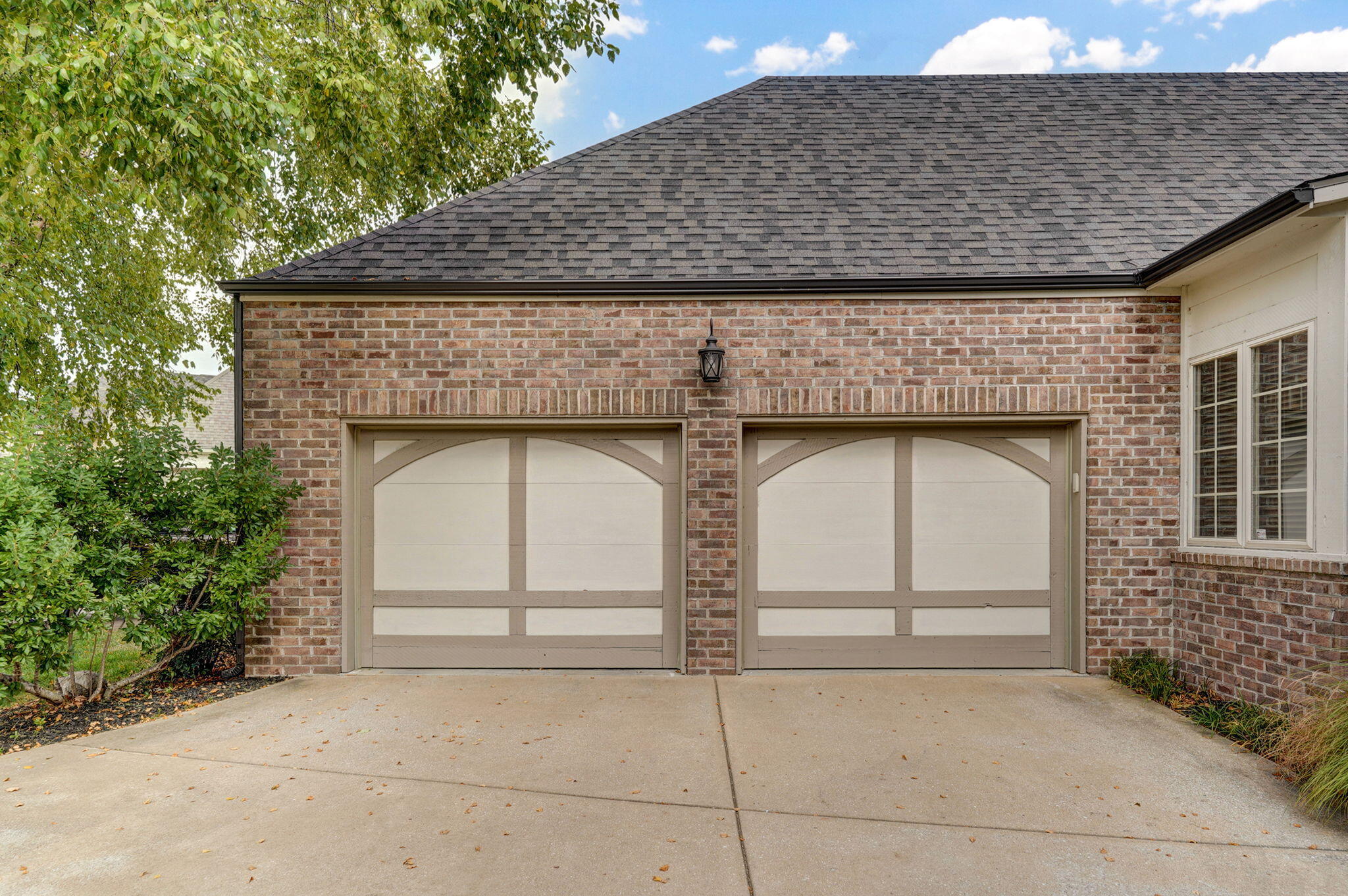 823 East Donegal Circle Property Photo 2