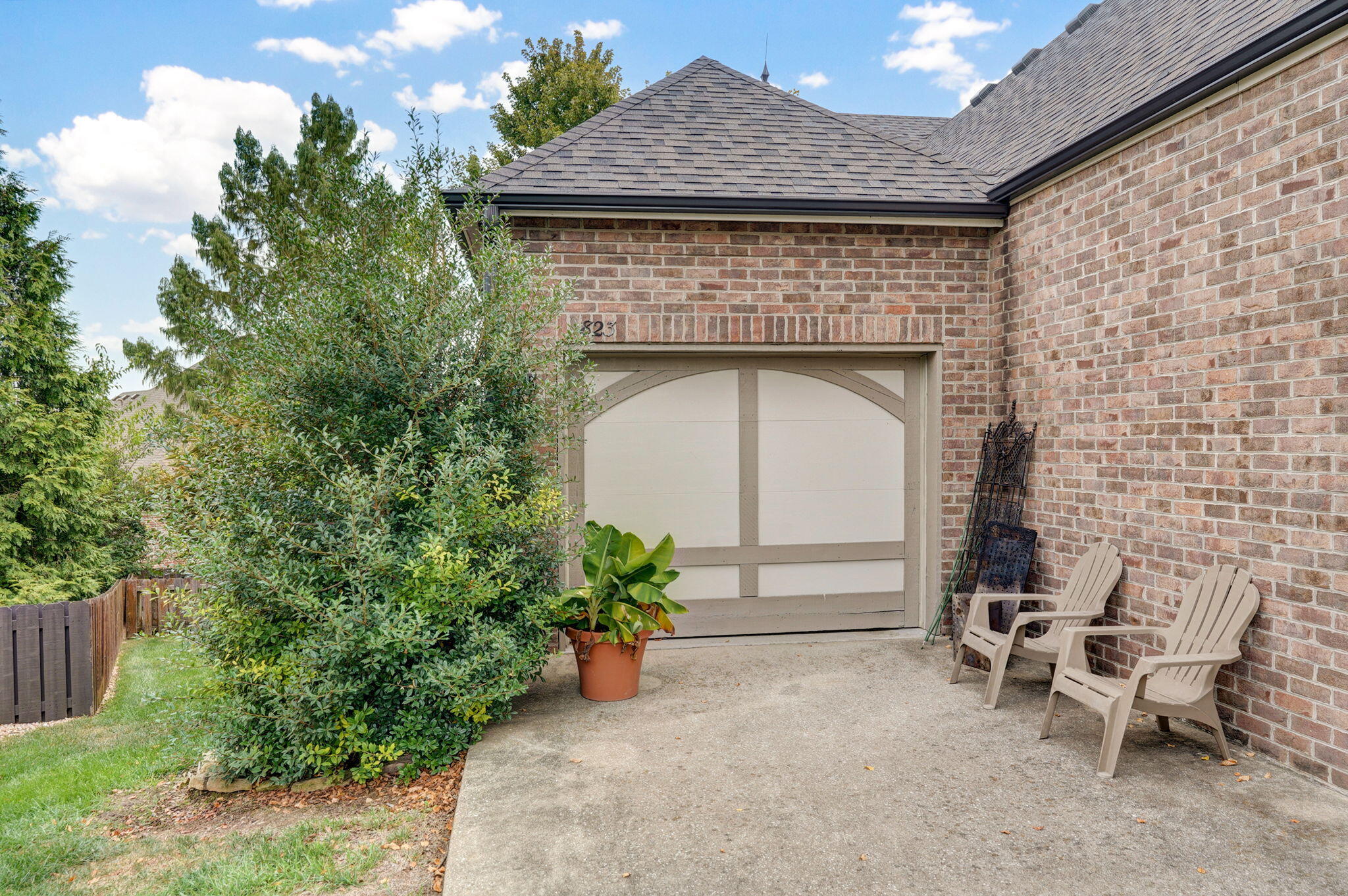 823 East Donegal Circle Property Photo 4