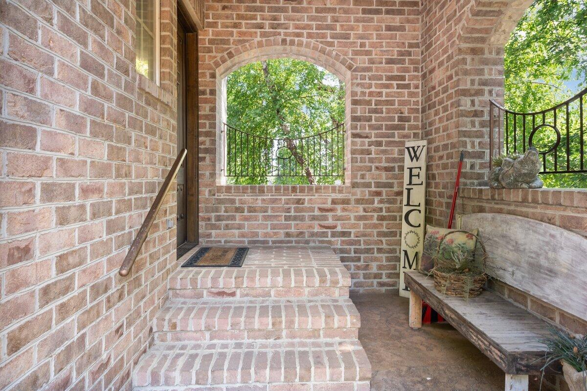 823 East Donegal Circle Property Photo 6