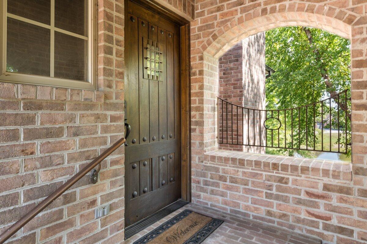 823 East Donegal Circle Property Photo 7