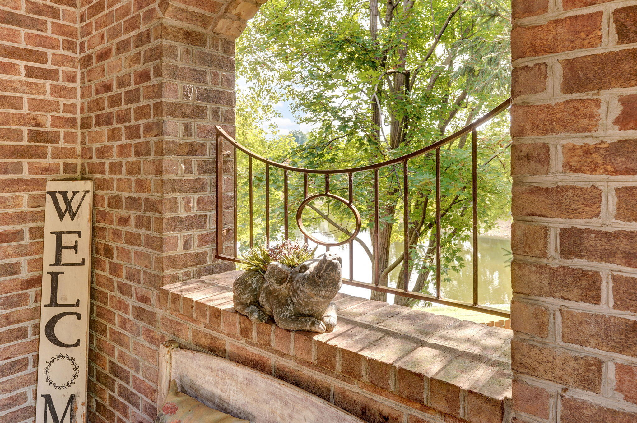 823 East Donegal Circle Property Photo 9