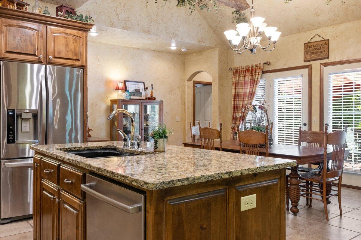 823 East Donegal Circle Property Photo 23