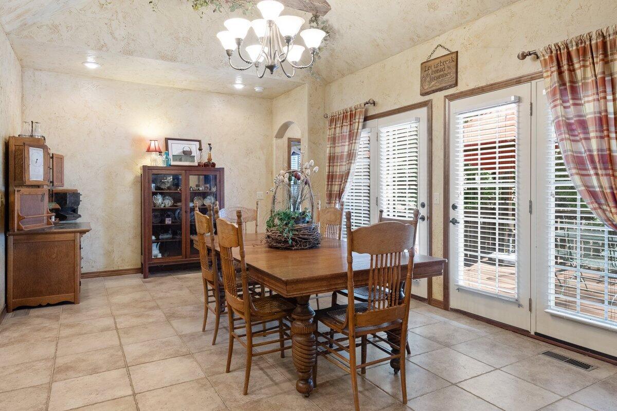 823 East Donegal Circle Property Photo 26