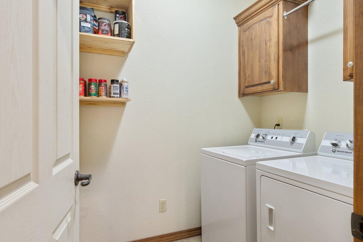 823 East Donegal Circle Property Photo 27