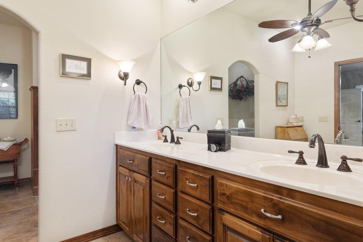 823 East Donegal Circle Property Photo 30