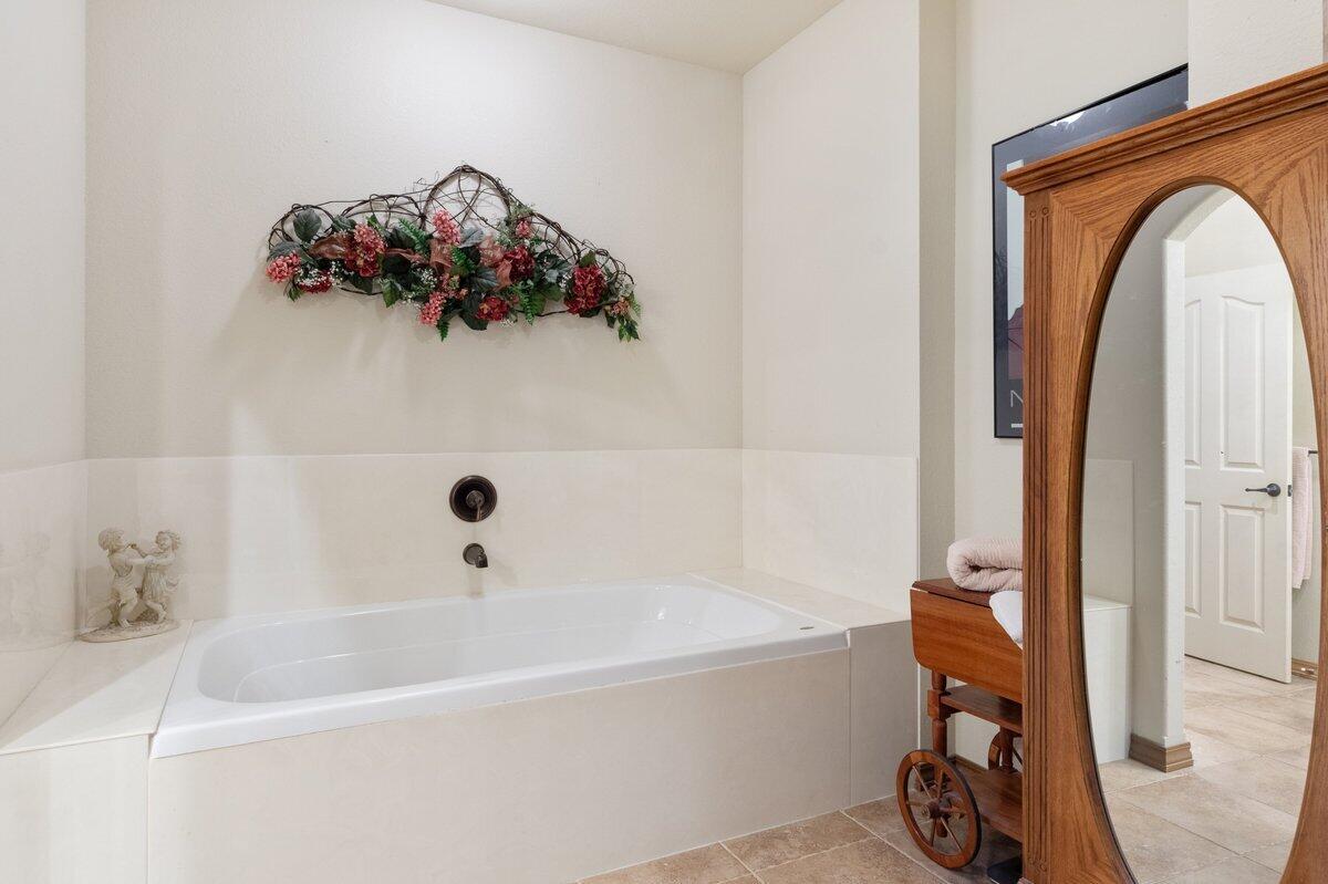 823 East Donegal Circle Property Photo 32