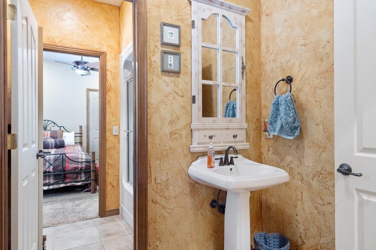 823 East Donegal Circle Property Photo 34