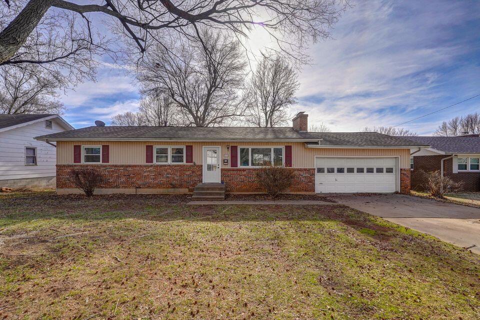 3138 West Crestview Street Property Photo 2