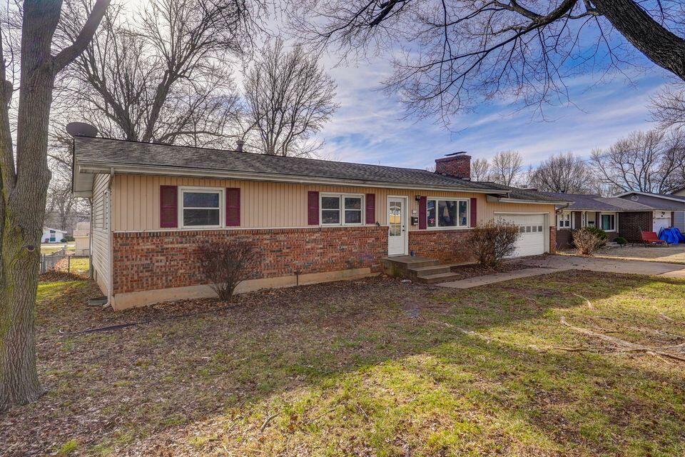 3138 West Crestview Street Property Photo 4