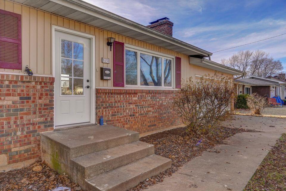 3138 West Crestview Street Property Photo 5