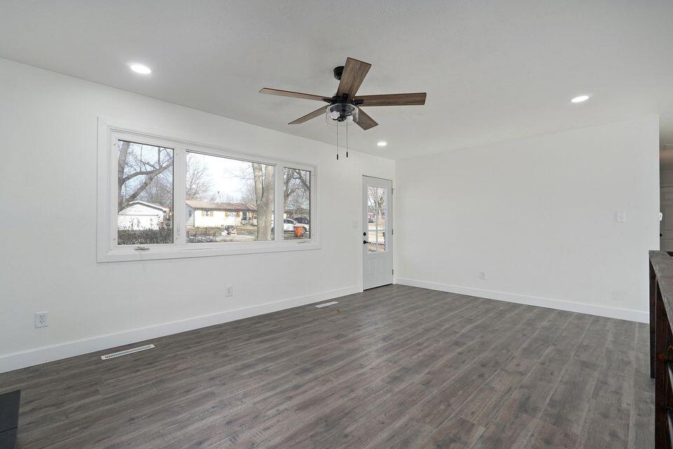 3138 West Crestview Street Property Photo 8