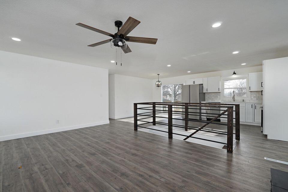 3138 West Crestview Street Property Photo 9