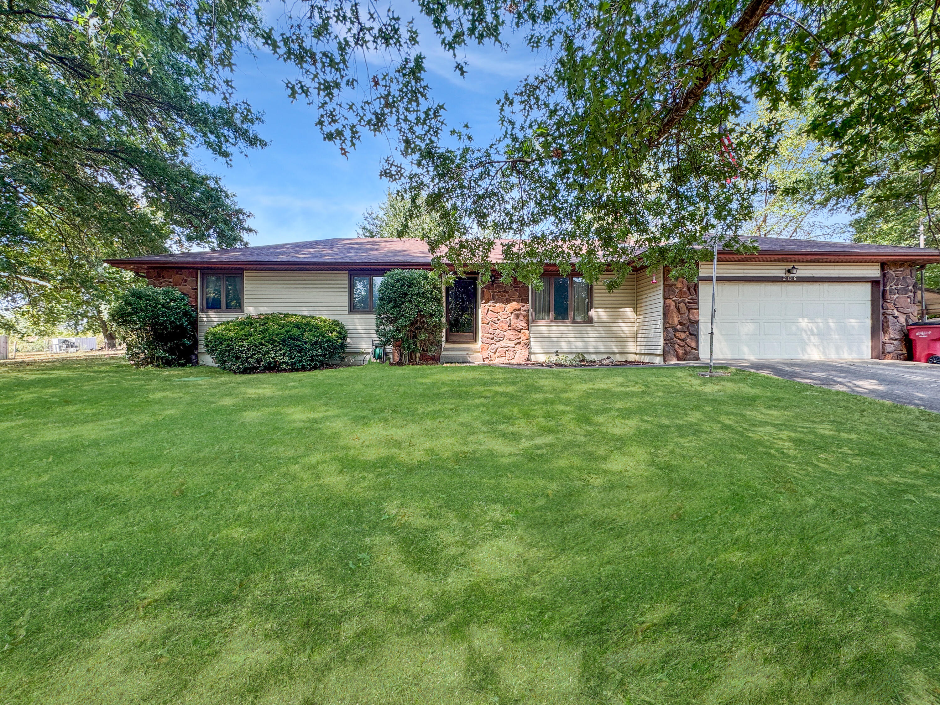 206 East Cawlfield Street Property Photo 1