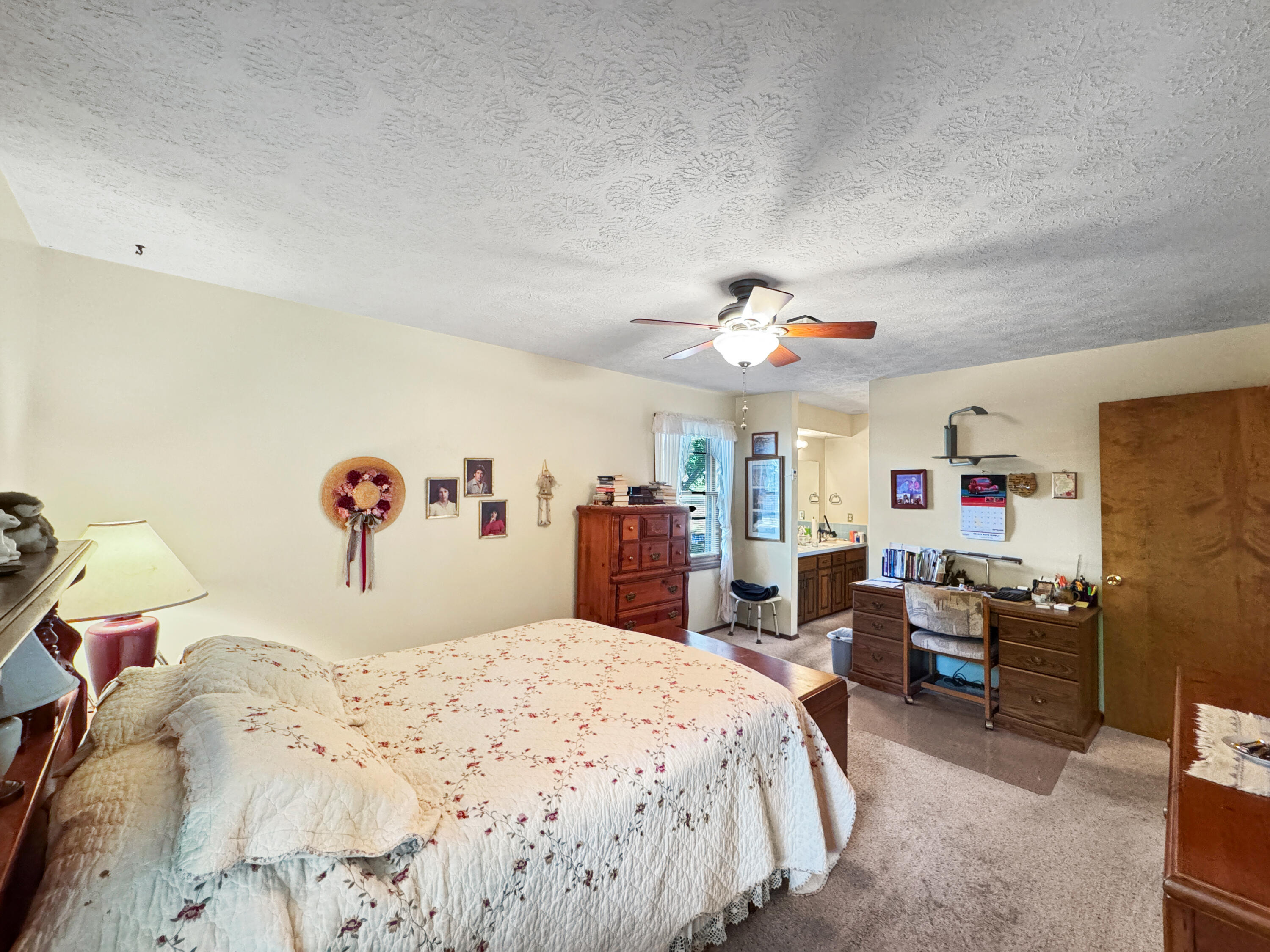 206 East Cawlfield Street Property Photo 6