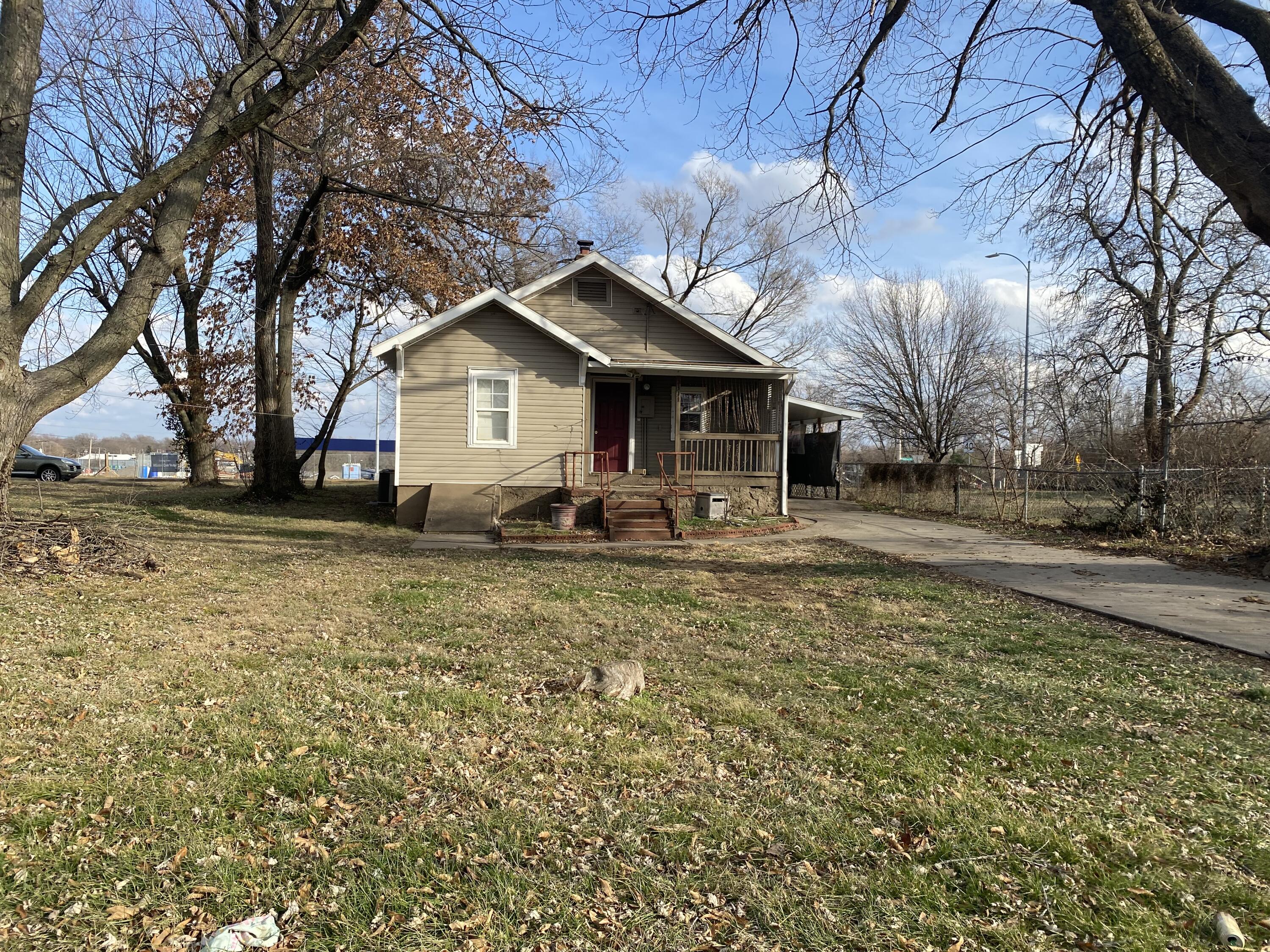 1.21 Acres North Kansas Expressway Property Photo 8