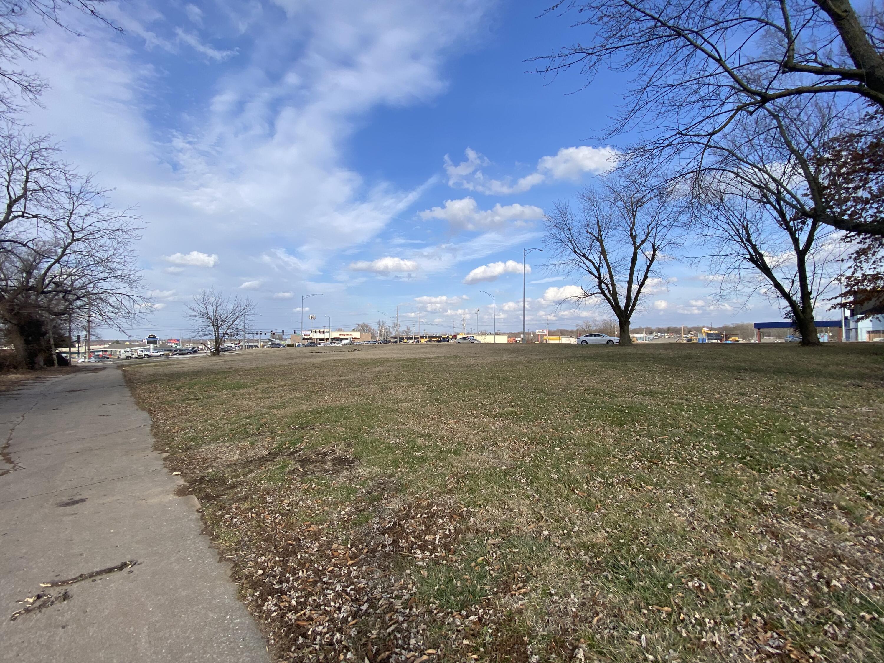 1.21 Acres North Kansas Expressway Property Photo 6