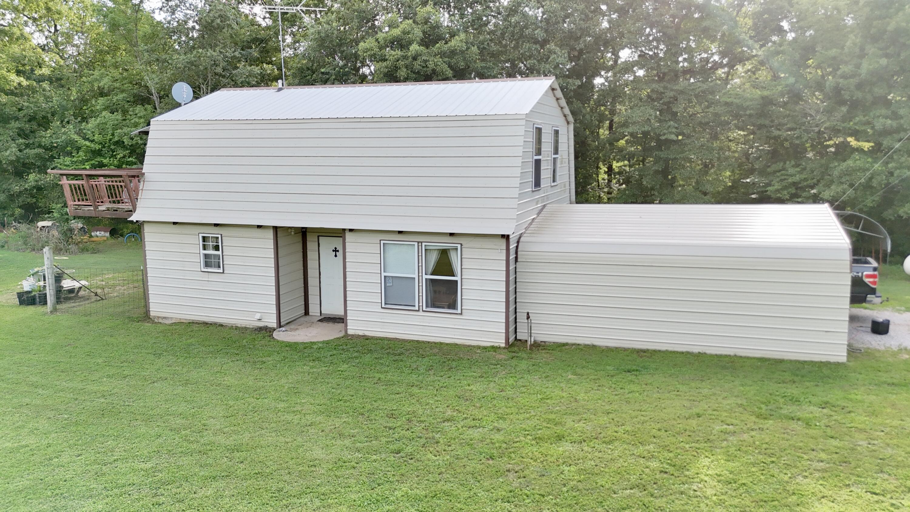 3706 Private Road 2217 Property Photo 5