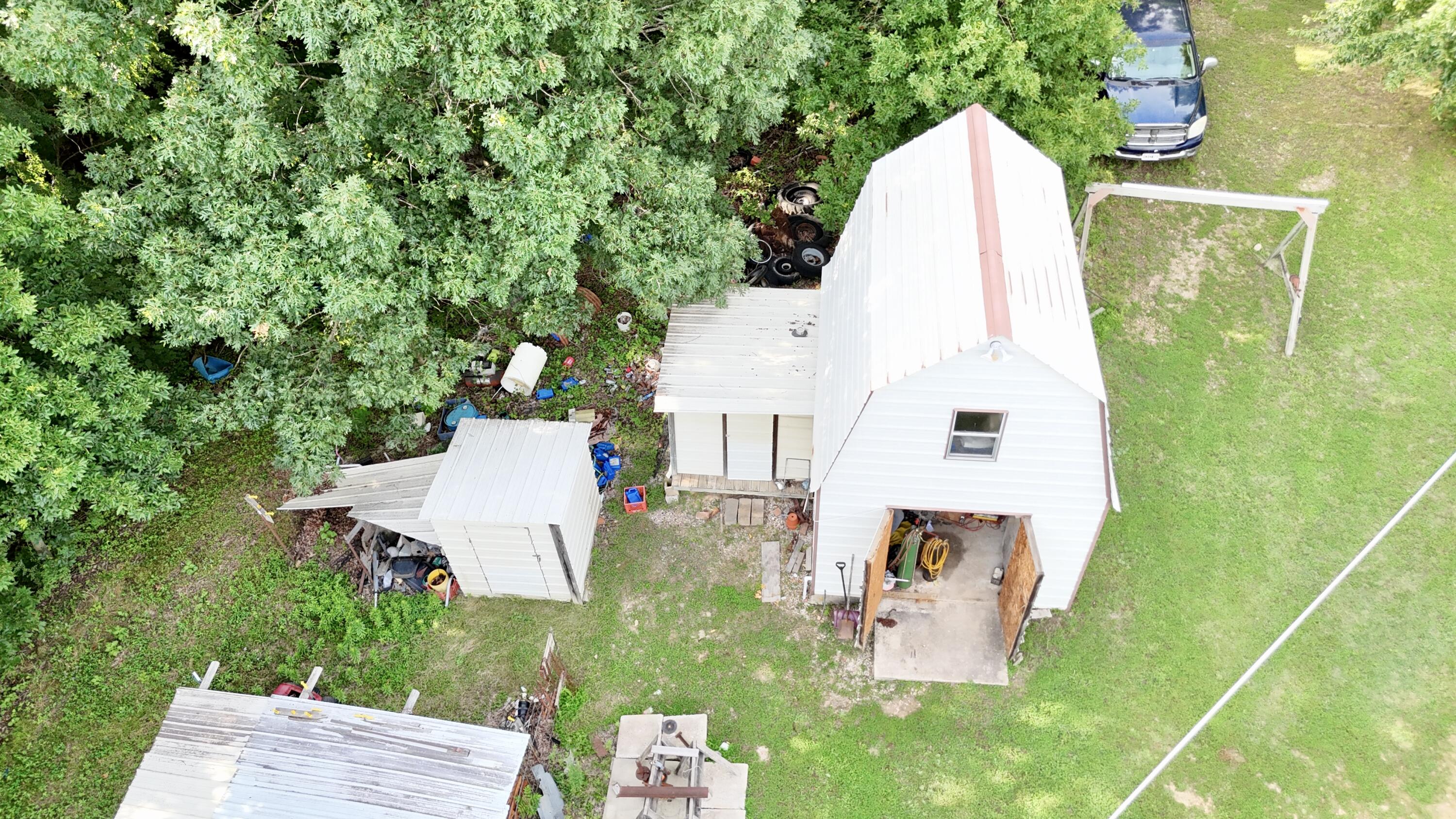 3706 Private Road 2217 Property Photo 8