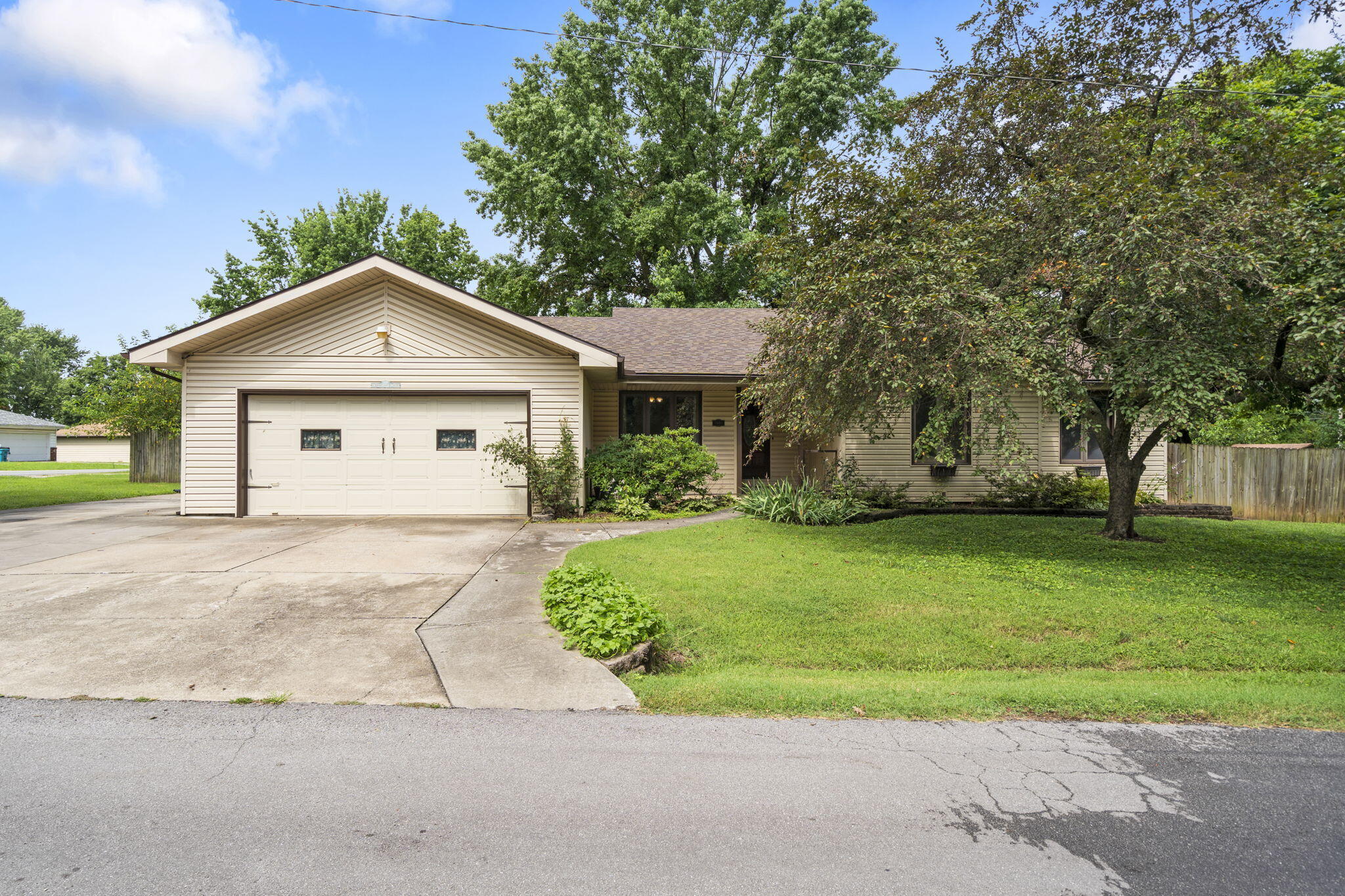 1801 West Cherokee Street Property Photo 1