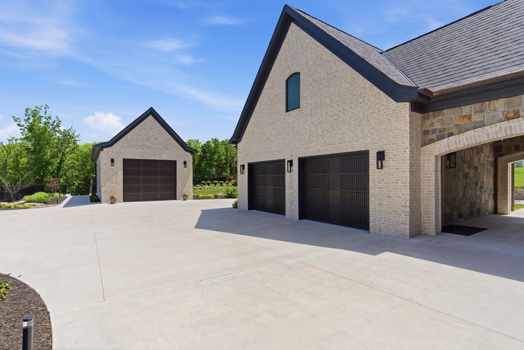300 Ridgecrest Drive Property Photo 44
