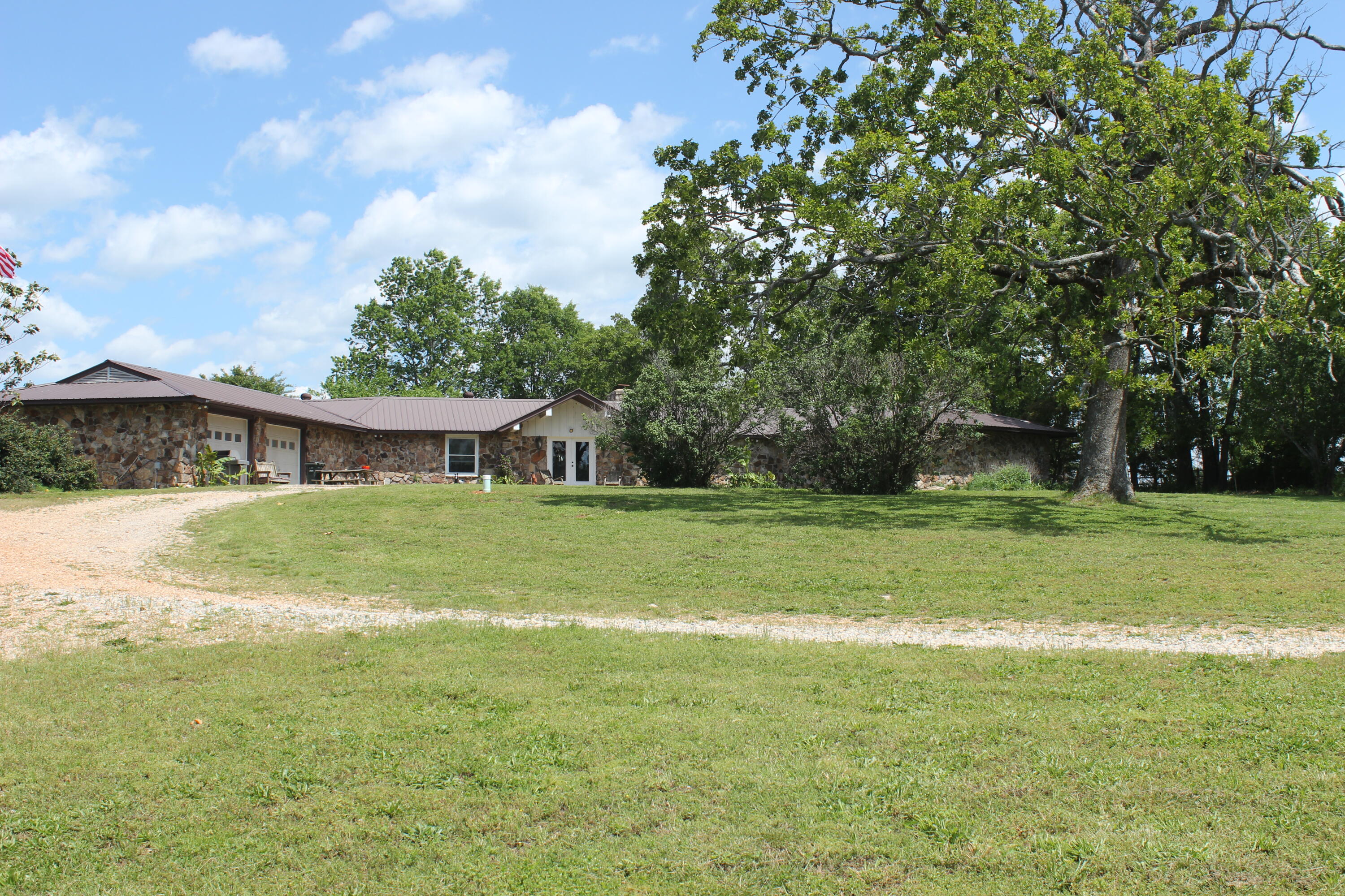 2231 W Highway Property Photo 3