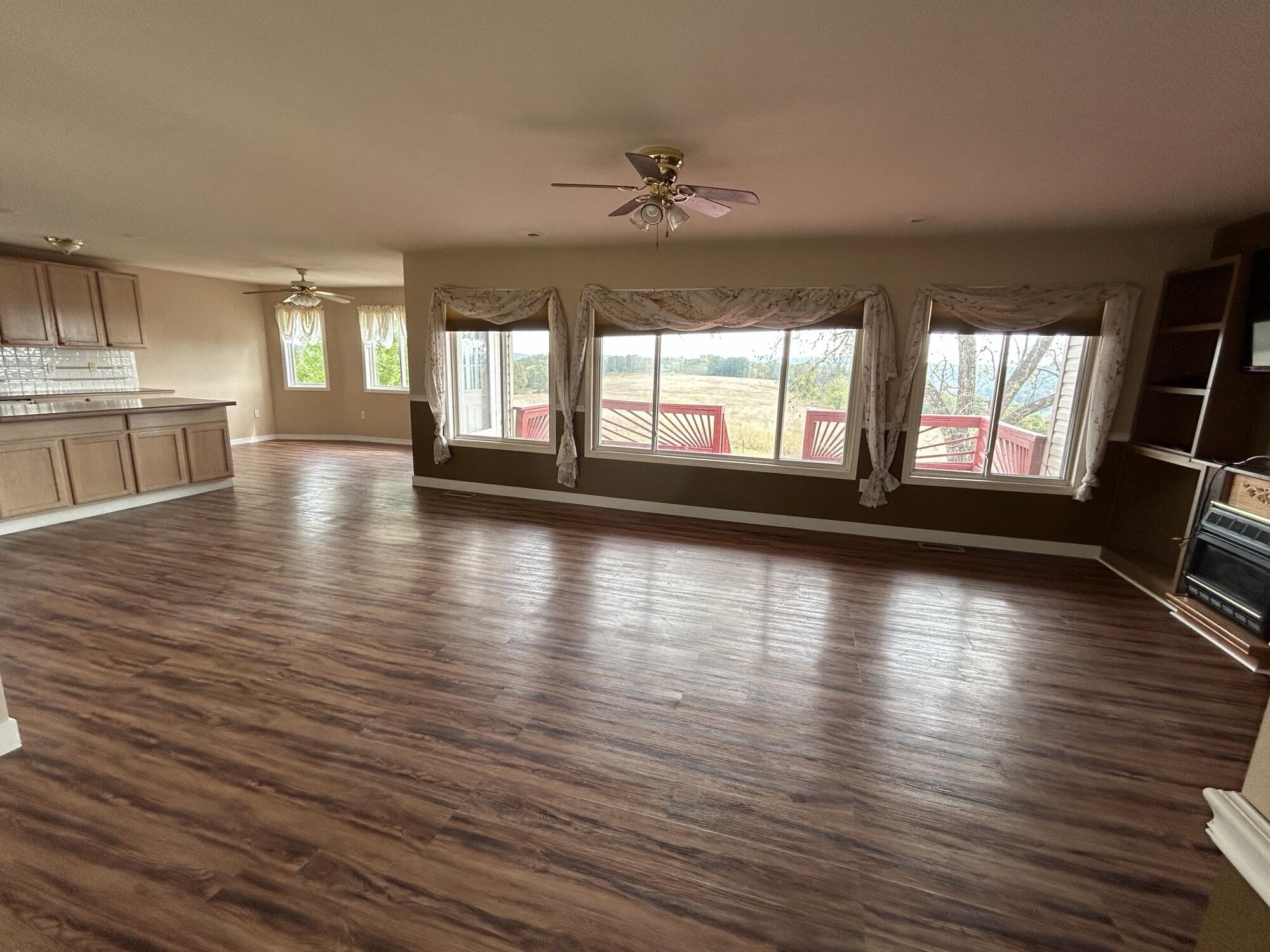 22017 East State Highway 76 Property Photo 3