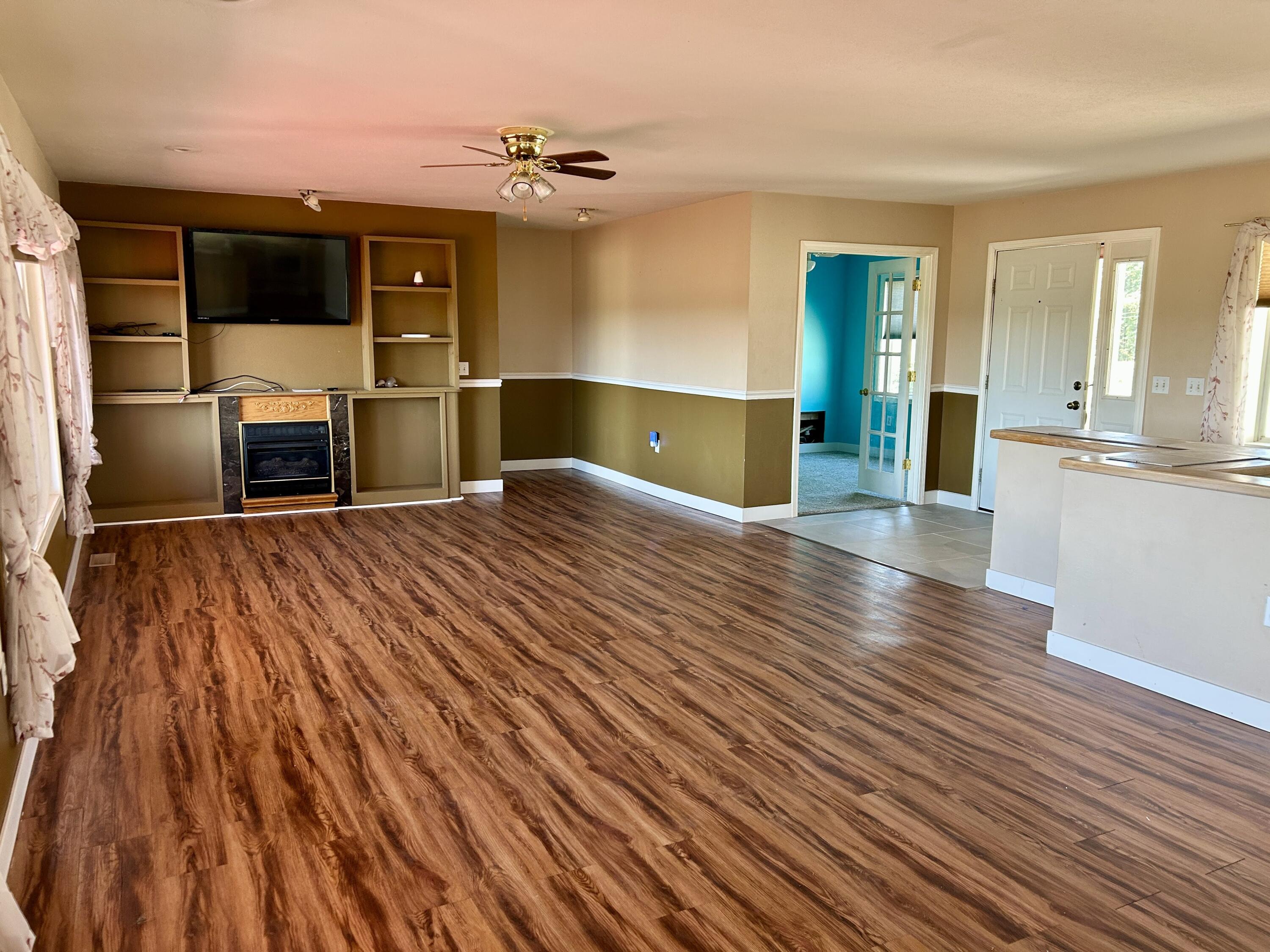 22017 East State Highway 76 Property Photo 9