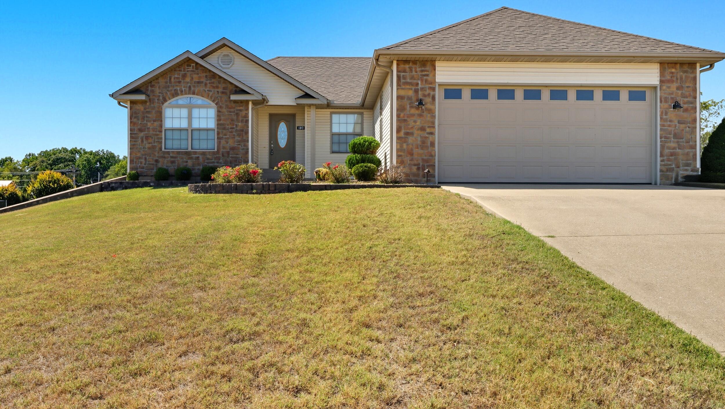 107 Cobblestone Drive Property Photo 1